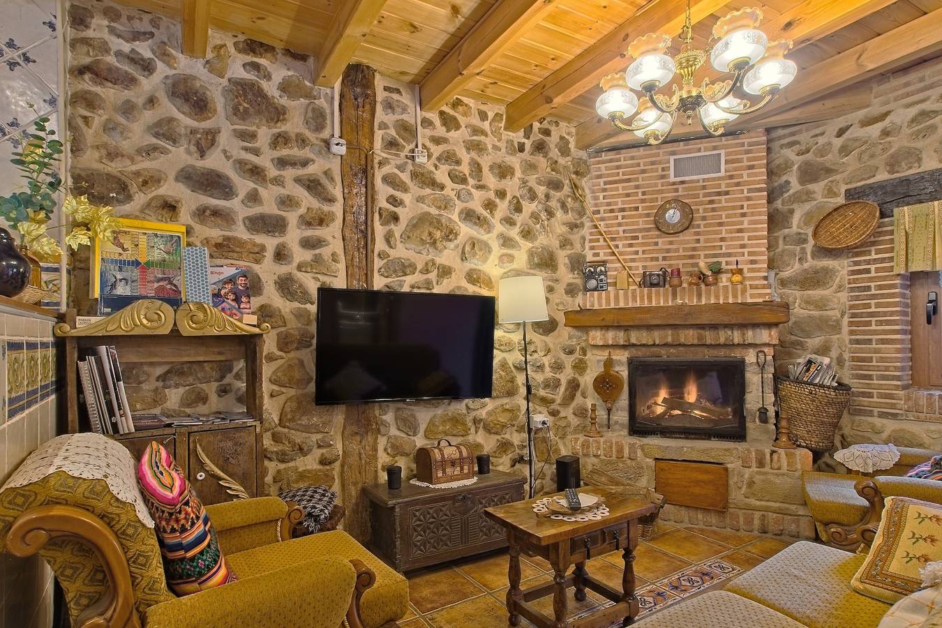 Maison de vacances 'La Casina Del Valle Escondido' avec vue montagne, piscine privée et Wi-Fi in Valderrueda, Chaîne Cantabrique