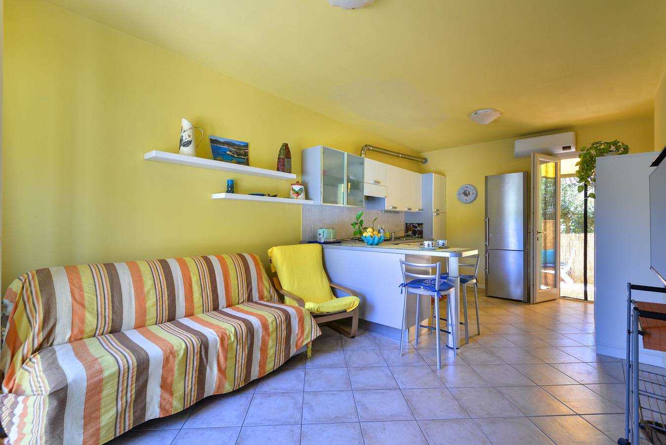 Appartamento intero, Casa Minnie: Appartamento con terrazza privata, Wi-Fi e aria condizionata in Cavo, Isola d'Elba