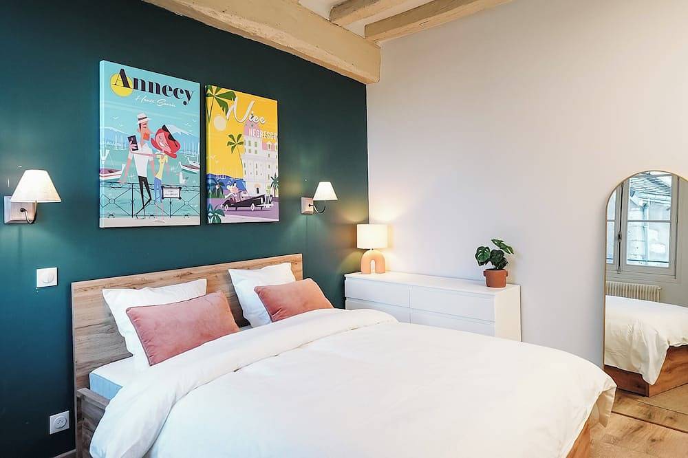 Appartement entier, Charmant refuge urbain avec vue sur la ville in Chartres, Région de Chartres