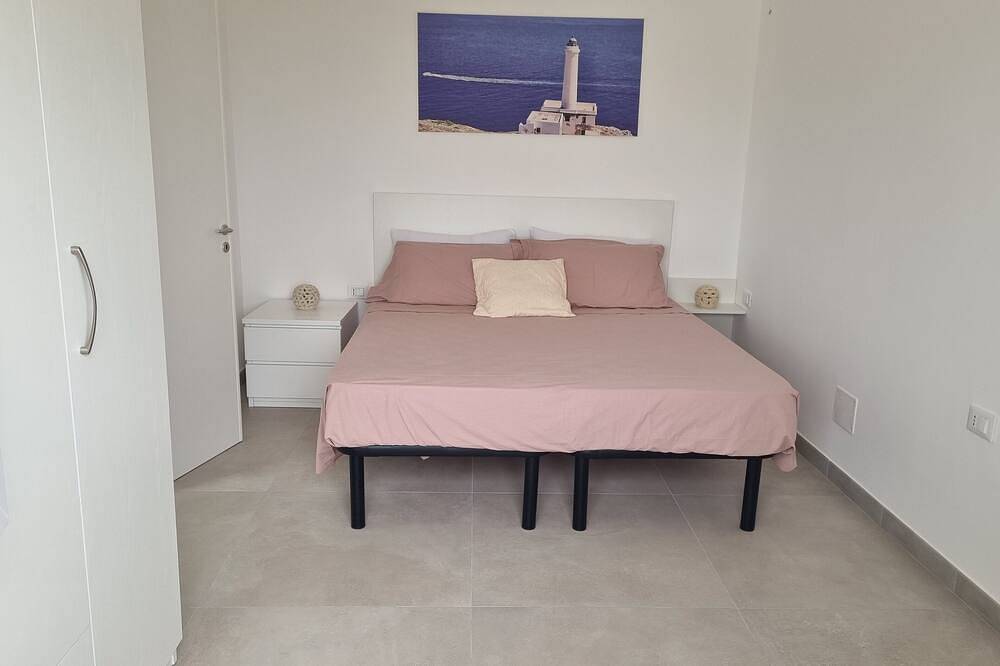 Vacation House Horizon with large veranda on the sea, and only 50mt from the sea. in Lido Marini, Golfe de Tarente