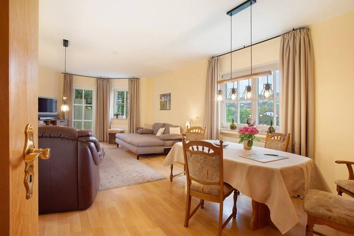 Entire apartment, Apartment 'Hönneblick' with Private Terrace, Private Garden and Wi-Fi in Balve, Sorpesee