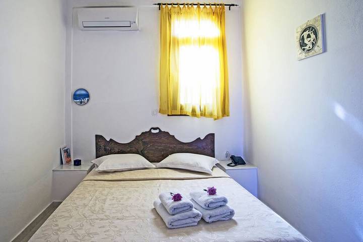 Location de vacances pour 5 personnes, avec piscine ainsi que balcon et jardin à Perissa - 2