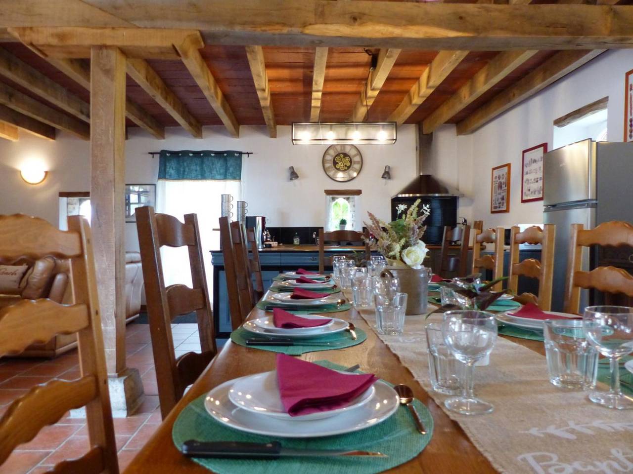 Großes restauriertes Ferienhaus mit Klimaanlage, ideal für Familien in Lurcy-Lévis, Allier