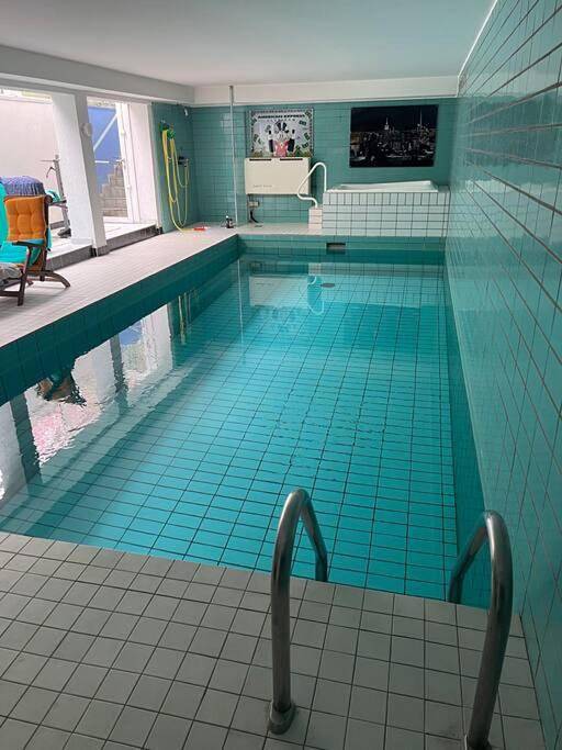 Vakantiewoning voor 4 personen, with Terras and Tuin as well as Zwembad and Sauna in Duisburg