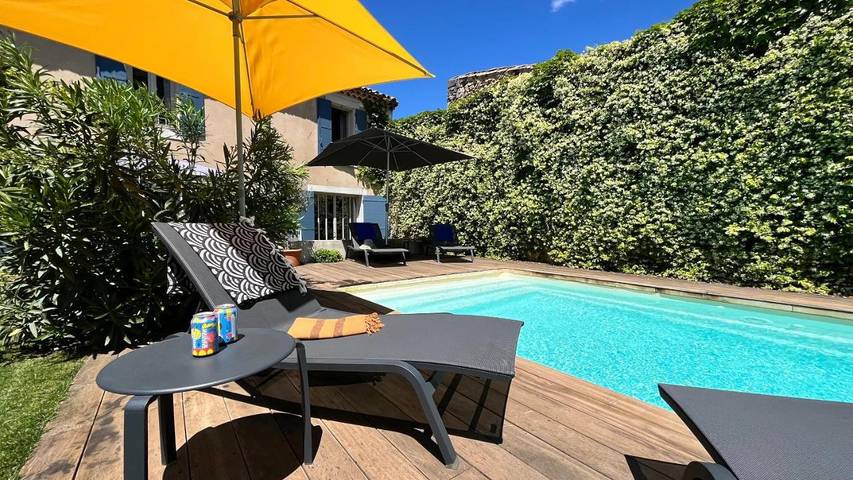 Chambre d’hôte pour 4 personnes, avec Terrasse et Jardin ainsi que Piscine et Vue
