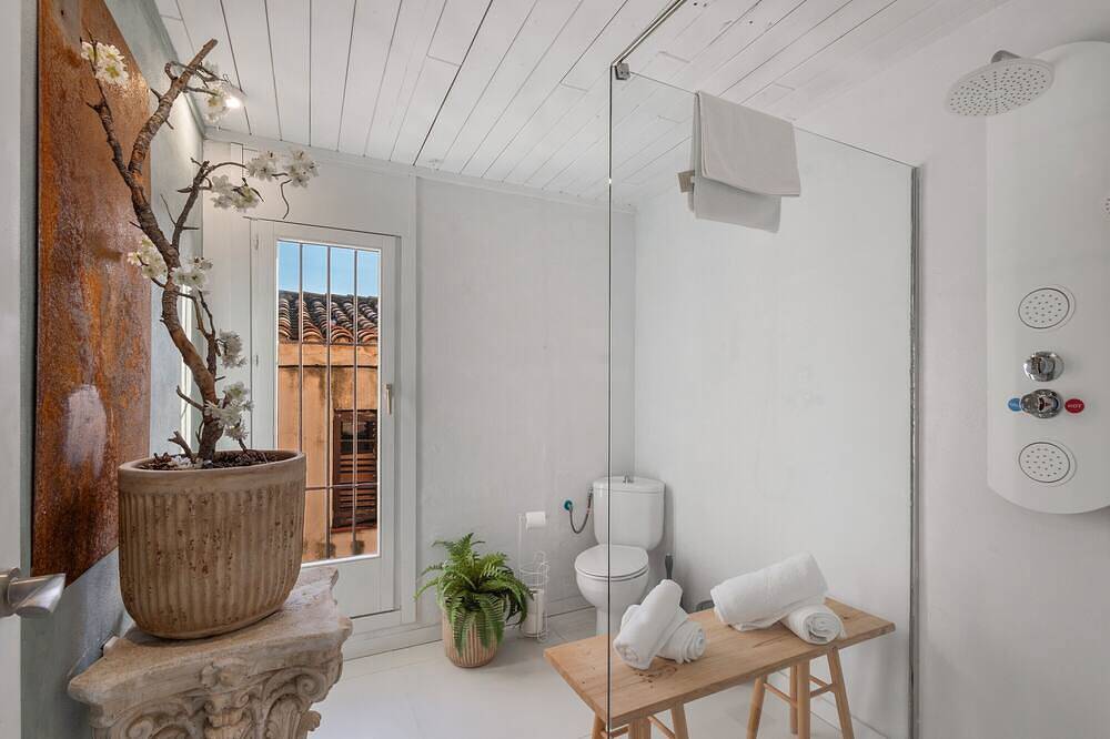 Entire apartment, Apartment 'Suite Mirador De Les Estrelles' with Mountain View, Wi-Fi and Air Conditioning in Canyelles (Barcelona), Garraf