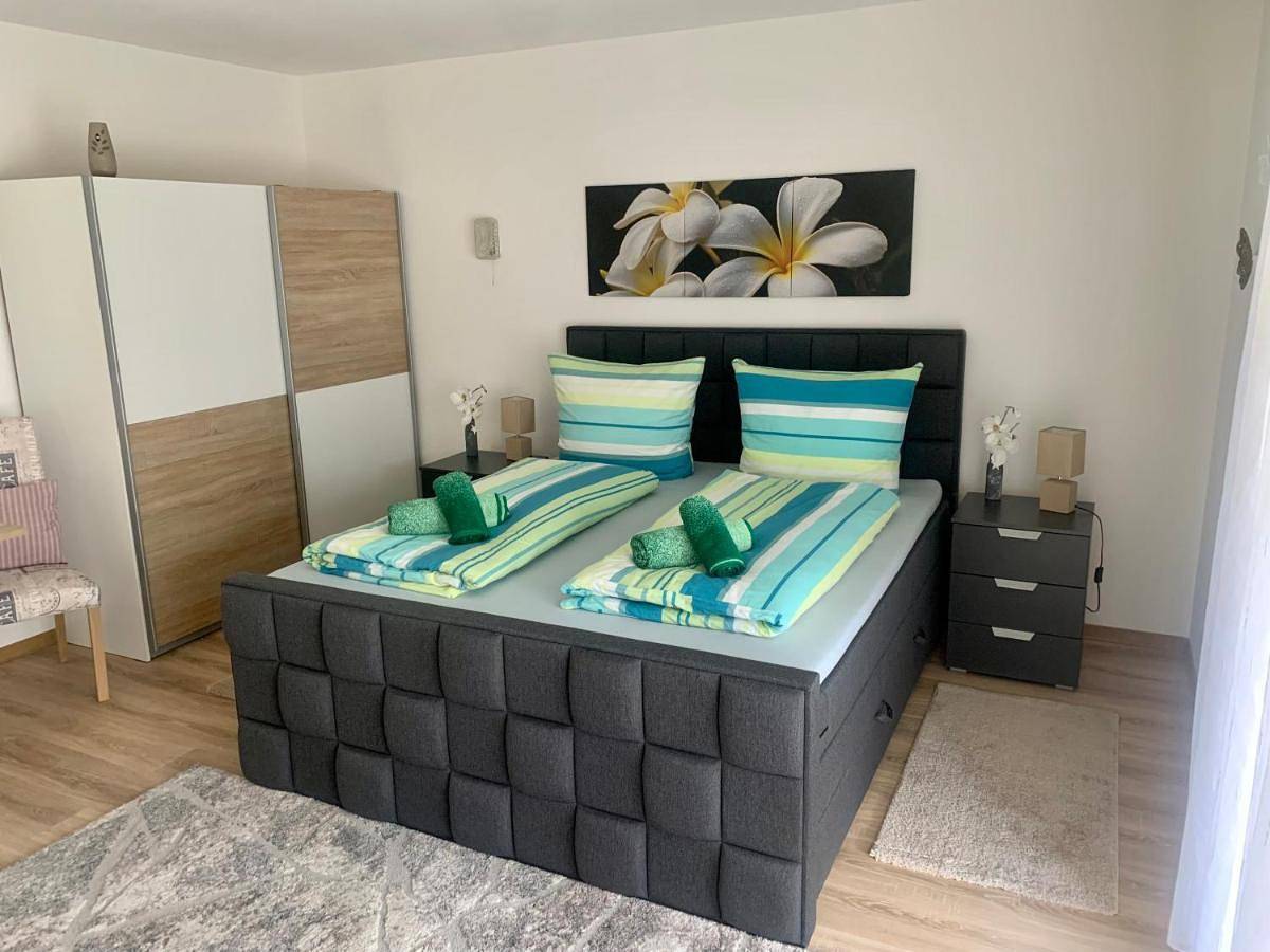 Double Room with Private Bathroom in Naumburg (Hessen), Hessisches Bergland