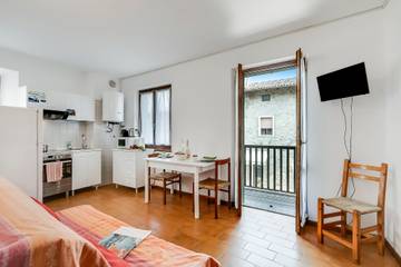 Ferienwohnung für 4 Personen, mit Seeblick und Balkon in Tenno
