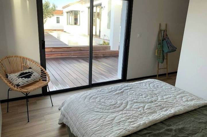 Location de vacances pour 12 personnes, avec terrasse et jardin dans Plage des Gollandieres (Le Bois-Plage-en-Re) - 3