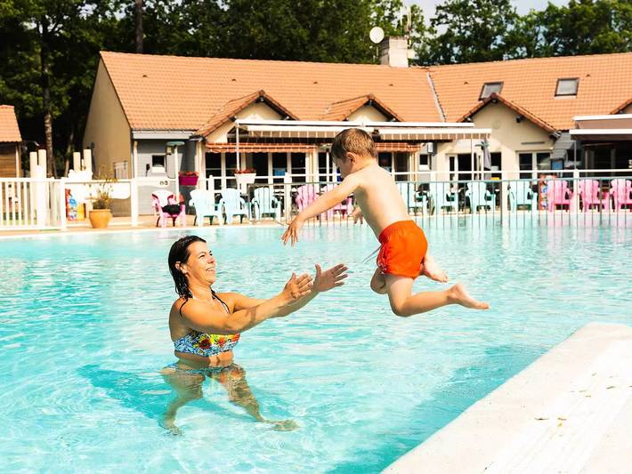Mobil home pour 6 personnes, avec terrasse et piscine dans Plage de l'Ermitage - 2