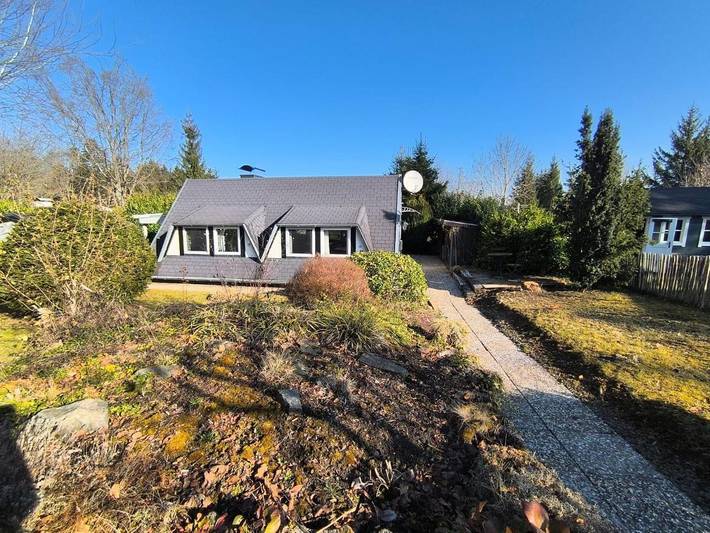 Luxus-Ferienhaus für 4 Personen, mit Terrasse und Garten sowie Kinderpool und Ausblick in Gerolstein