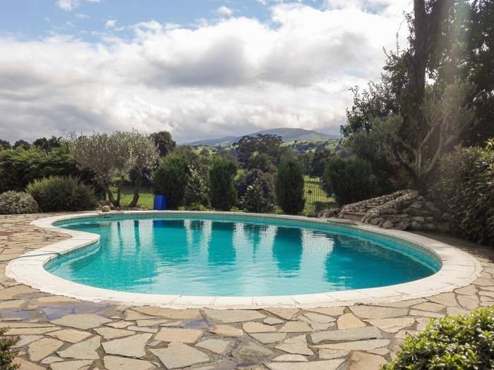 Maison moderne spectaculaire avec piscine in Medio Cudeyo, Côte Cantabrienne