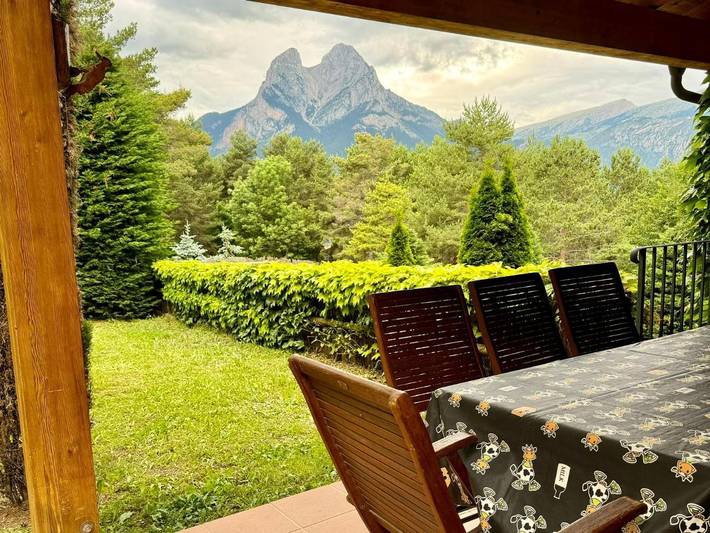 Casa rural con piscina para 12 personas, con piscina además de jardín y vistas, Se admiten mascotas en Berguedà - 2