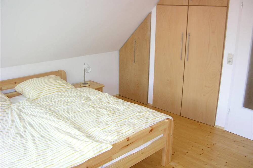 200 m² großes freistehendes Ferienhaus mit Doppelgarage in Eutin, Ostholstein
