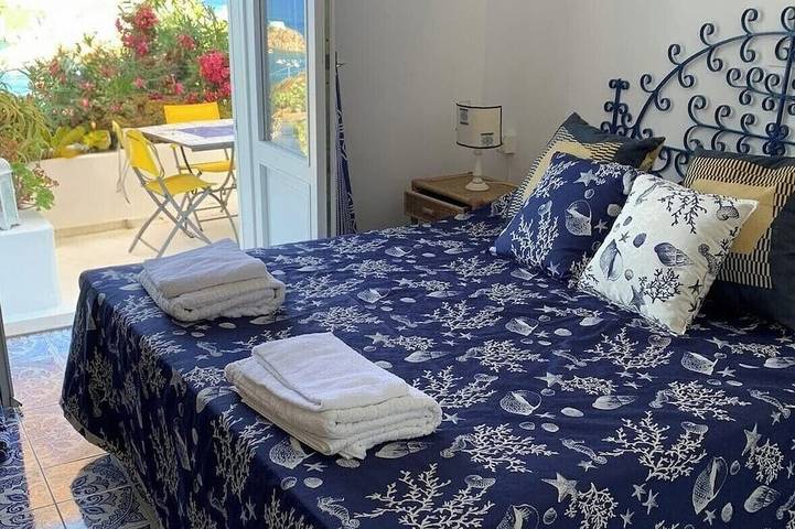 Perfect 3-bedroom house in the magical  island of Ponza not far from Rome in Chiaia di Luna, Ponza
