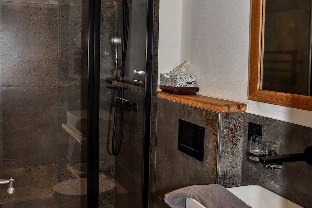 Apartamento inteiro, Apartamento de 4 estrelas com varanda virada a sul para 5 - 8 pessoas in Amerang, Rosenheim (distrito)