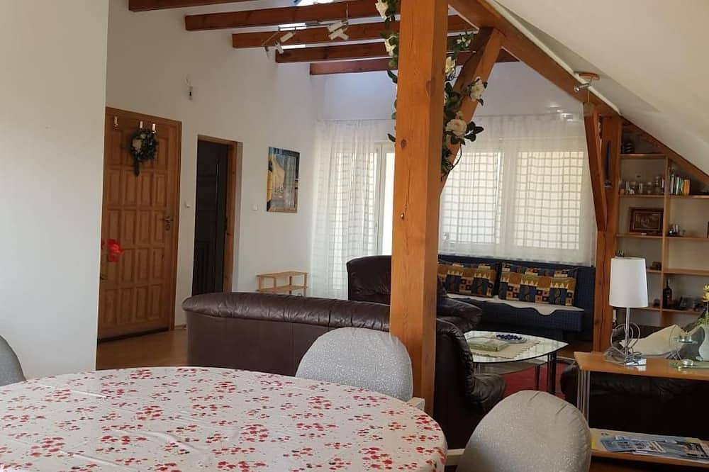 Ganze Wohnung, Dachgeschosswohnung in Zarnowska mit Panoramablick in Żarnowska, Slowinzischer Nationalpark
