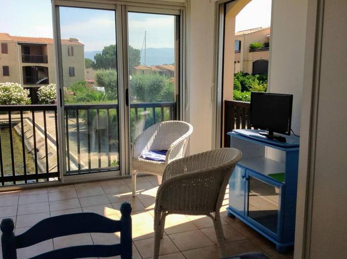 Gîte pour 4 personnes, avec balcon et piscine ainsi que vue et vue sur le lac dans Plage du pont tournant - 3