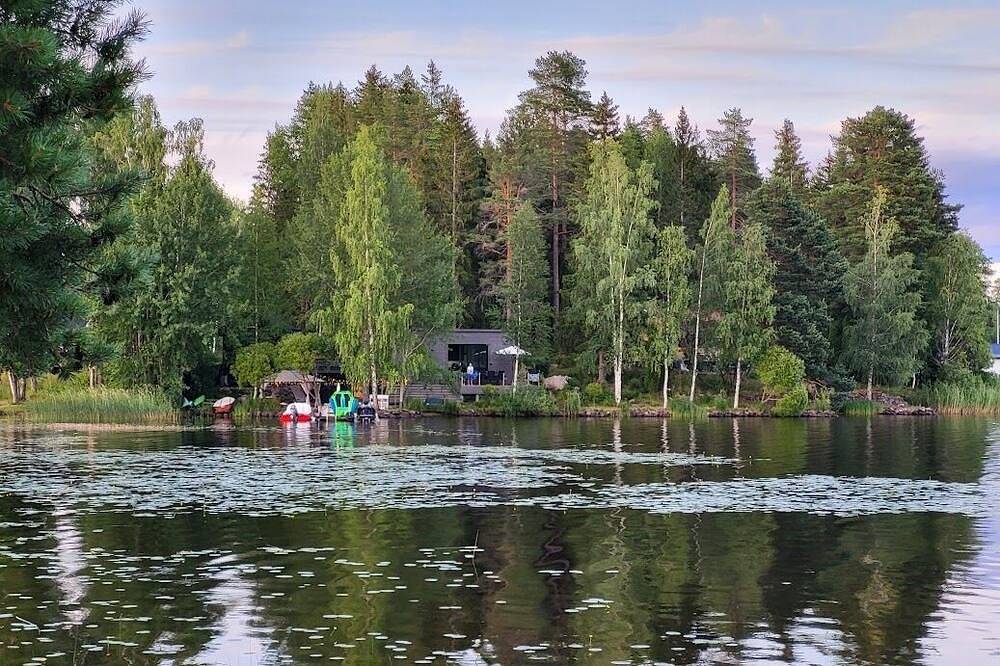 Das Seehaus - Boote, Strand, Sauna und Grill in Gästrikland