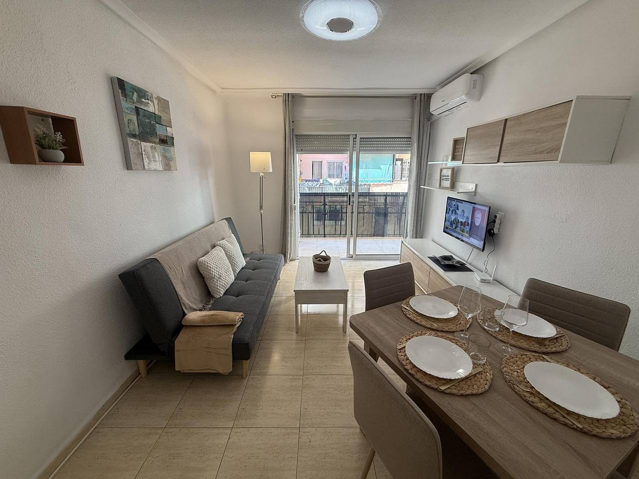 Apartamento vacacional entero, Apartamento céntrico y tranquilo con balcón en Alicante con 3 habitaciones in Campoamor, Alicante