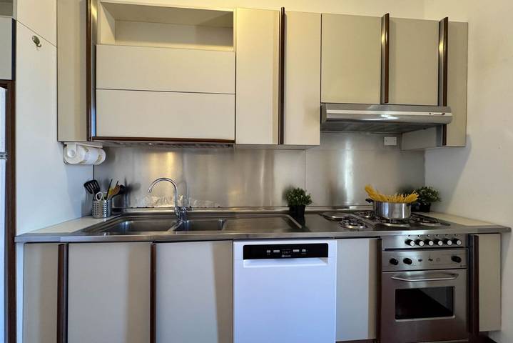 Appartamento intero, Riviera Apartment - *6 posti* Fronte Mare Parcheggio Privato A/C Wifi in Fontespina, Civitanova Marche