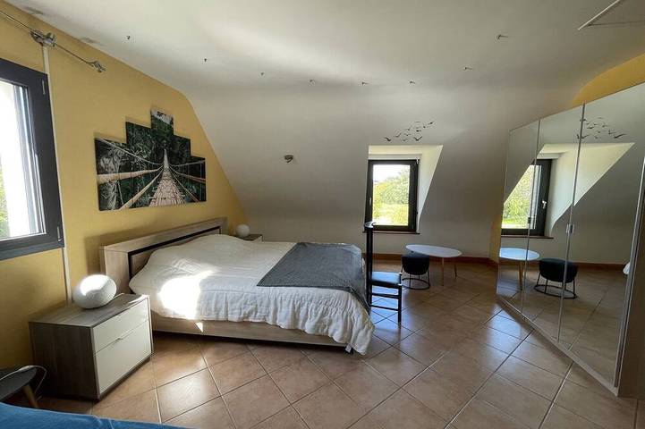 Family house with covered & heated swimming pool, large private park near beach in Baden, Côte des Mégalithes