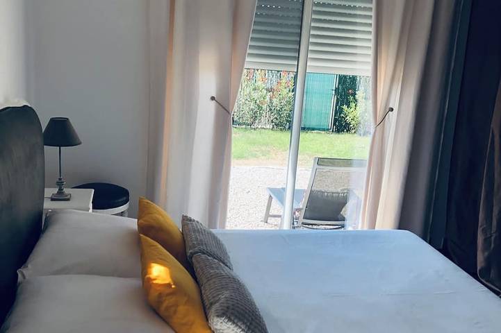 Location de vacances pour 2 personnes, avec terrasse ainsi que jacuzzi et jardin dans Plage de Lava - 4