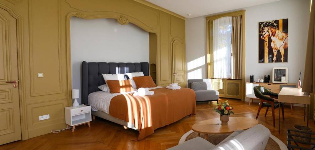 Hôtel pour 2 personnes, avec vue ainsi que piscine et jardin dans Ruy Montceau - 4