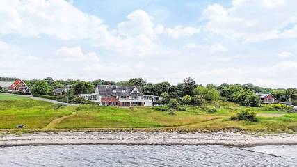 Ferienhaus für 14 Personen, mit Pool und Balkon sowie Sauna und Whirlpool in Jegindø