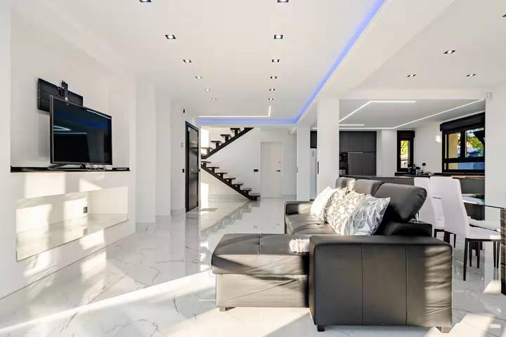 Casa rural para 10 personas, con Balcón y Jacuzzi además de Terraza y Jardín en Camarma de Esteruelas - 4