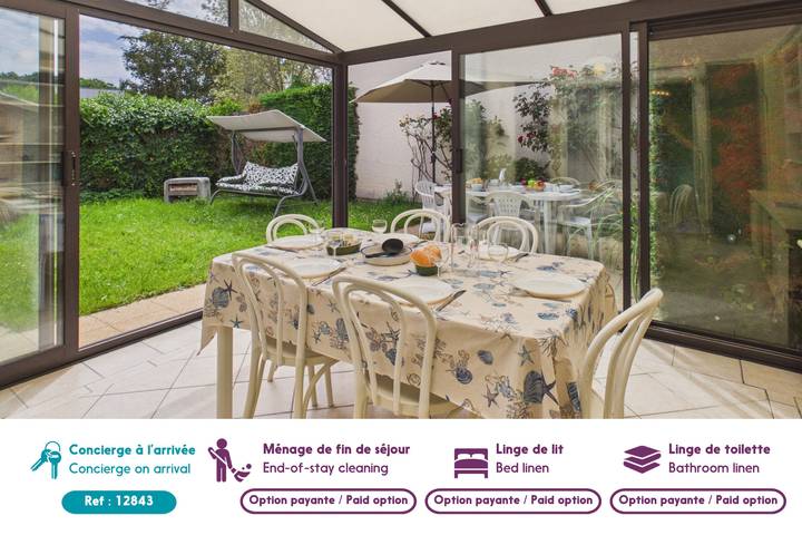 Home for 4 adults/2 kids, pool & beach 500m in Sarzeau, Côte des Mégalithes