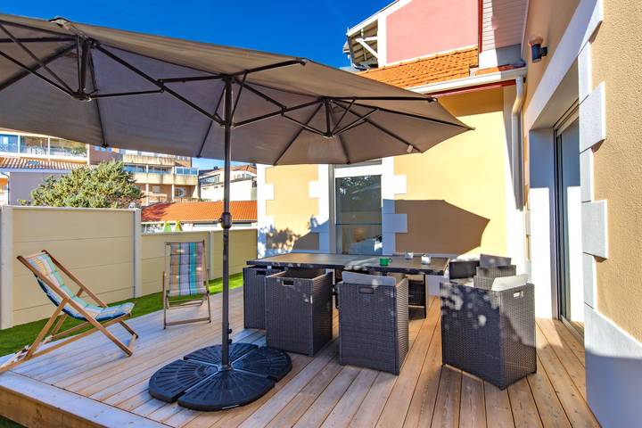 Villa 'Acacia - Centre-ville, Pmr' avec terrasse privée, Wi-Fi et climatisation in Lacanau Ocean, Lacanau