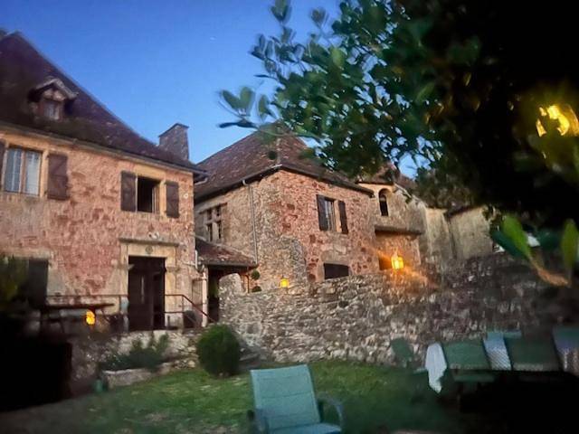 Location de vacances pour 7 personnes, avec vue et jardin, animaux acceptés dans Château de Castelnau-Bretenoux - 4