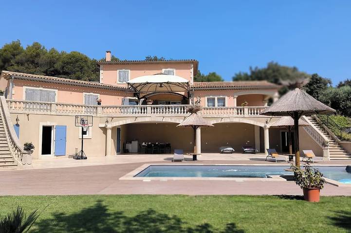 Villa for 12 people, with garden and terrace, with pets - 1
