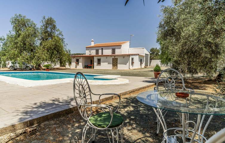 Modern 2BR Apartment with Pool, Parking, WiFi in Archidona, Málaga Province