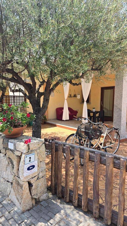 B&b per 2 persone, con terrazza e giardino nonché panorama in Posada