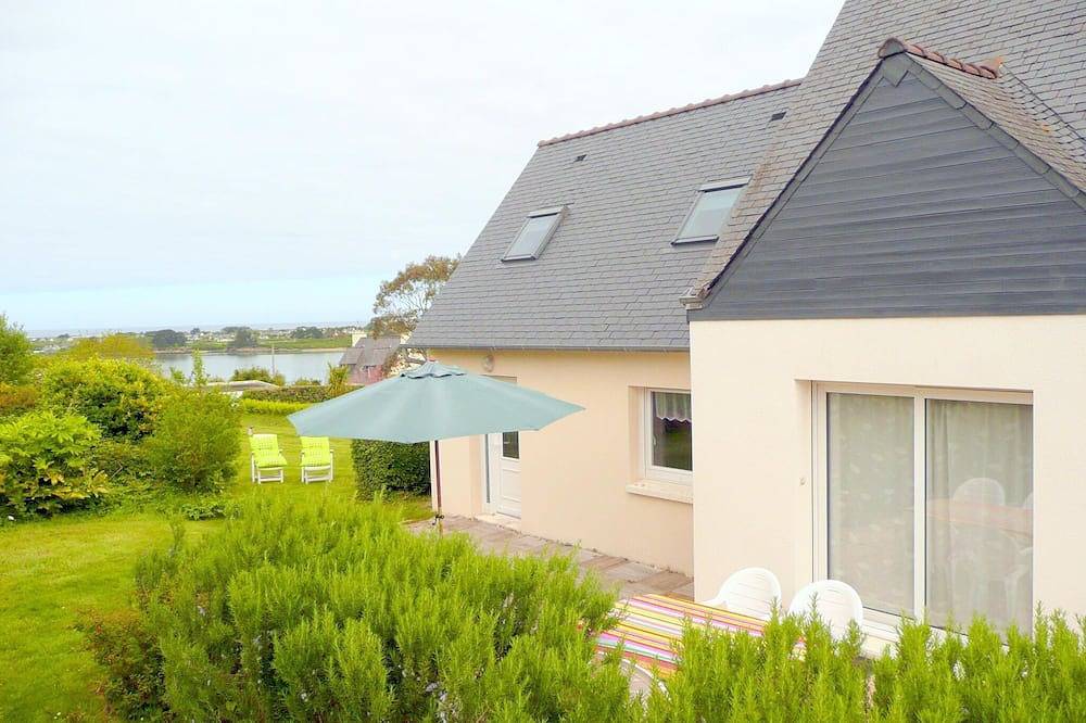 Chalet in Aber Wrach near Sandy Beaches in Landéda, Brest region
