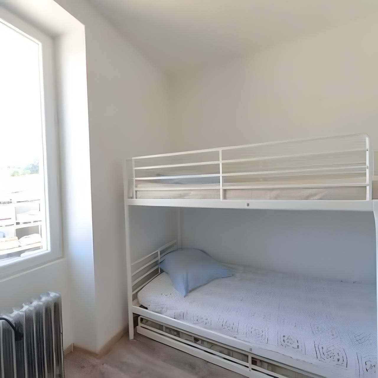 Ganze Wohnung, Cottage „Gîte Mondrian“ mit Wlan in Vallon-Pont-d'Arc, Gorges de l’Ardèche