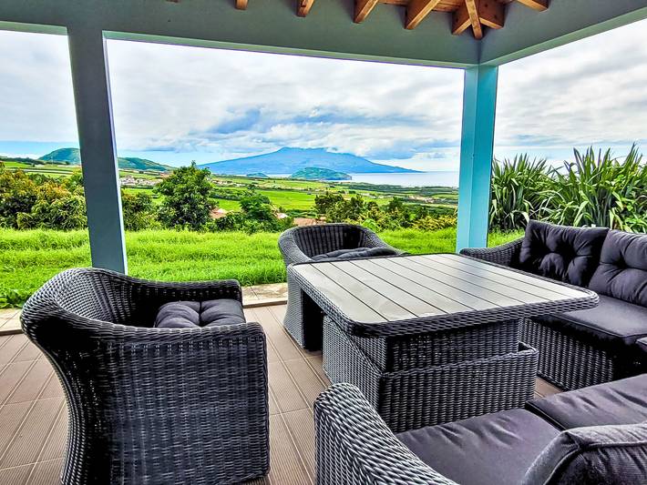 Location de vacances pour 14 personnes, avec Terrasse et Jardin dans Faial
