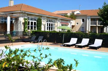 Hôtel pour 2 personnes, avec jardin et piscine à Fourques