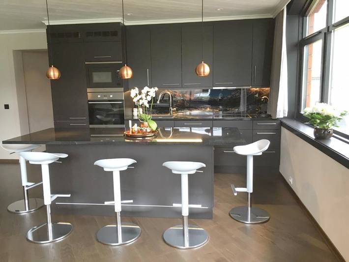 Ferieleilighet for 6 personer, Terrasse og Hage i tillegg til Sauna og Utsikt i Olden