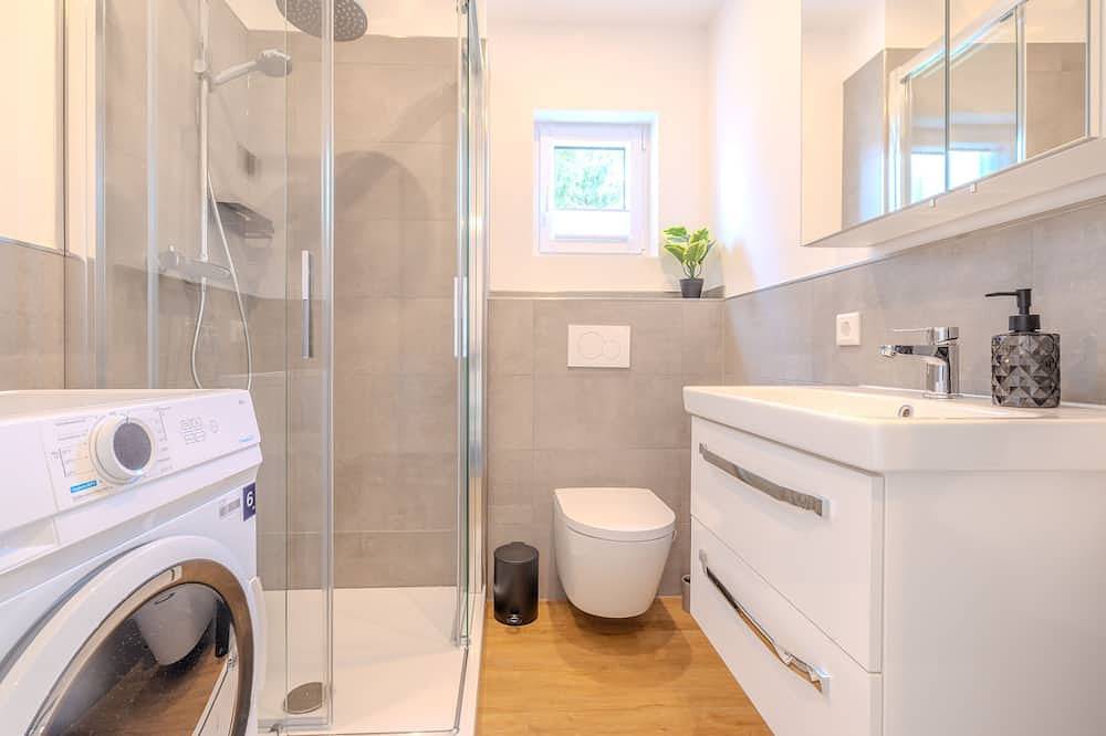 Ganze Wohnung, Premium Zuhause - Seeblick | Balkon | Seepromenade | Pool in Langscheid (Sorpesee), Sundern