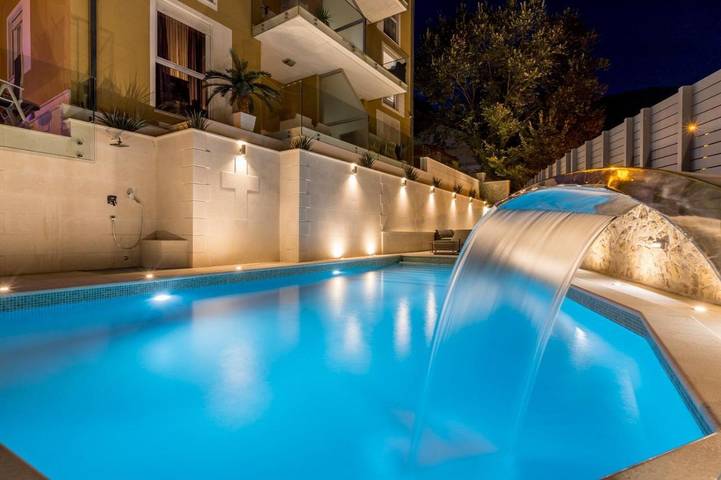 Villa pour 14 personnes, avec Balcon et Jacuzzi ainsi que Terrasse et Jardin à Solin - 2
