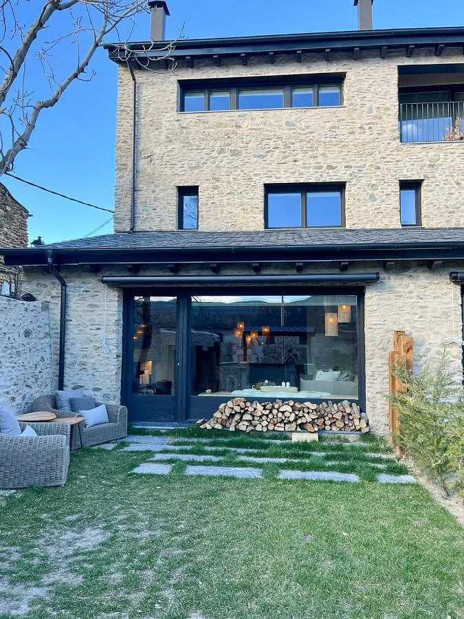 Apartamento de vacaciones para 5 personas, con piscina además de vistas y jardín - 1