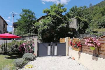 Gîte pour 6 personnes, avec jardin et terrasse, animaux acceptés à Bessèges