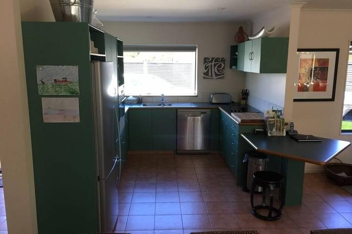 Holiday home for 6 people, with hot tub and garden as well as terrace in Taupo District