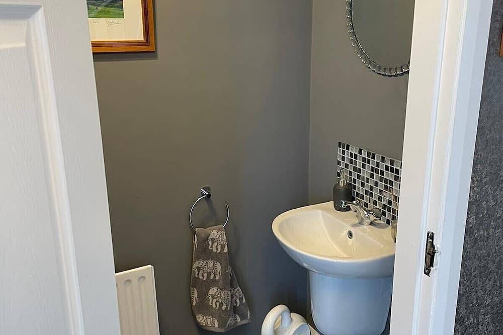 The Glynn, Portrush. Deluxe holiday home, 8 beds 12 guests 5 bedrooms. in Portrush, Grafschaft Antrim