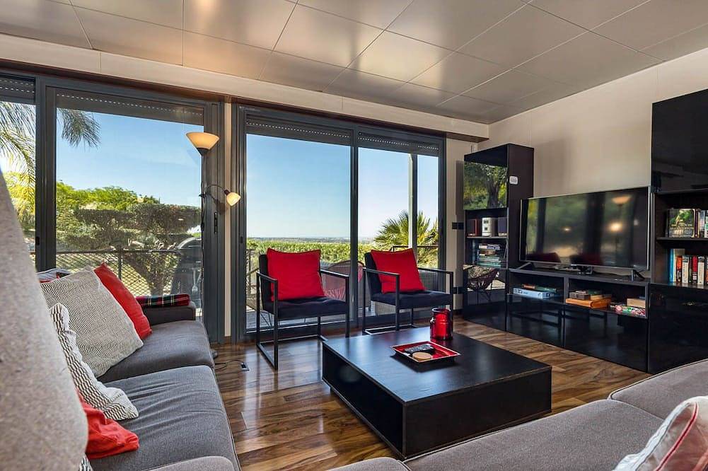 Atemberaubendes Farmhaus mit drei Schlafzimmern und Pool in Faro, Faro Distrikt