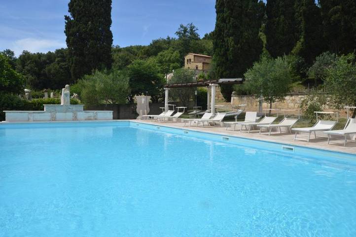 Agriturismo per 8 persone, con Terrazza e Giardino nonché Piscina a Monteverdi Marittimo