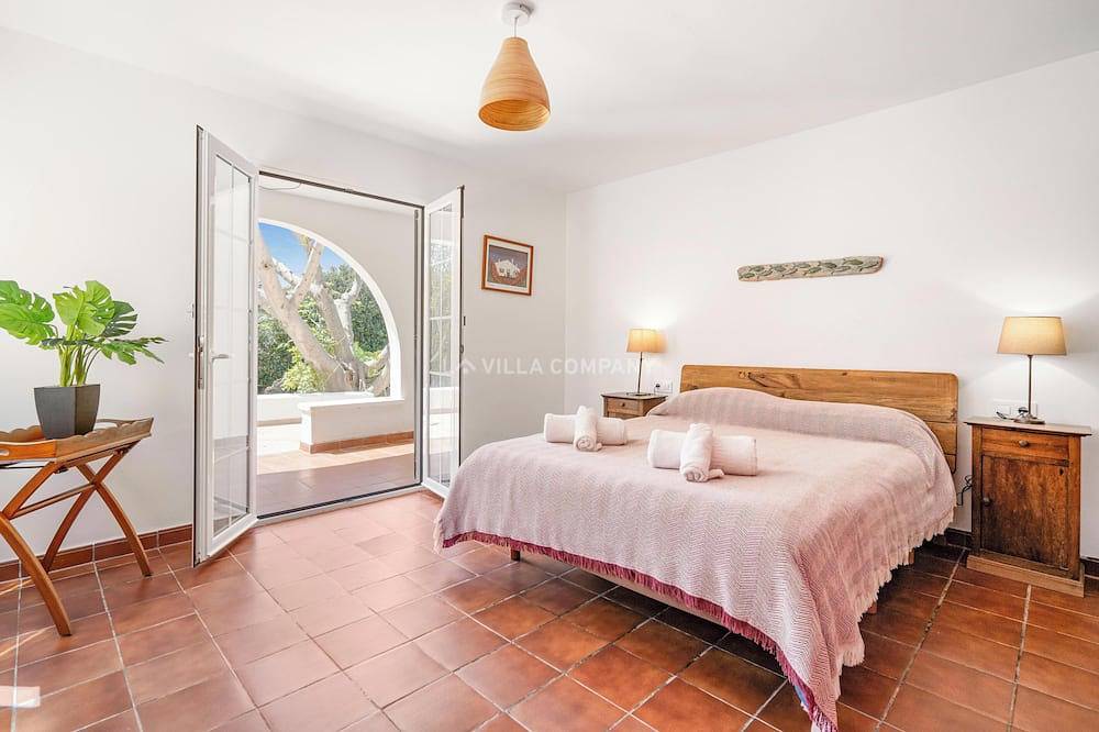Villa Estrellas a 250m del Mar, Piscina Privada, A/C y Wifi in Punta Prima, Sant Lluís